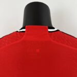 camiseta manchester united 2024 cuello anterior