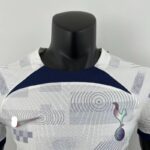 camiseta tottenham 2024 cuello