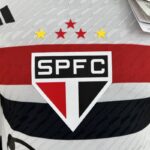 camiseta São Paulo 2024 blanca escudo