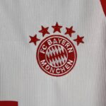 camiseta bayern múnich 2024 escudo