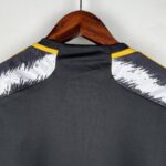 camiseta juentus 2024 cuello anterior
