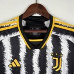 camiseta juventus 2024 cuello en v y parche central