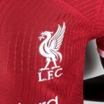 camiseta liverpool 2024 escudo