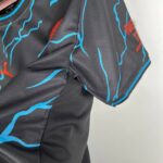 camiseta manchester city 2024 negro lateral