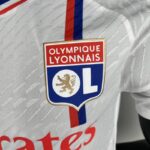 camiseta olympique de lyon 2024 escudo