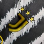 camiseta 2024 juventus escudo