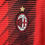 camiseta ac milán 2024 escudo