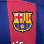 camiseta fc barcelona mujer 2024 escudo