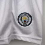 camiseta manchester city niño 2024 escudo pantalón corto