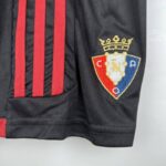 camiseta osasuna niño 2024 escudo pantalon corto
