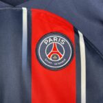 equipación psg 2024 escudo 1