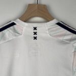 camiseta ajax 2024 niño cuello anterior