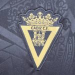 camiseta cádiz 2024 escudo