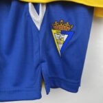 camiseta cádiz cf 2024 niño escudo pantalón corto