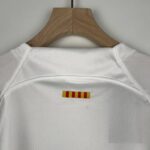 camiseta fc barcelona niño 2024 blanca cuello anterior