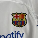 camiseta fc barcelona niño 2024 blanca escudo