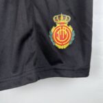 camiseta mallorca niño 2024 escudo pantalón corto.