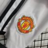 camiseta manchester united niño 2024 escudo pantalón corto