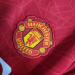 camiseta manchester united niño 2024 escudo