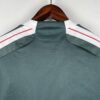 camiseta manchester united 2024 cuello anterior