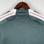 camiseta manchester united 2024 cuello anterior