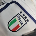 camiseta de italia 2024 y pantalon corto escudo