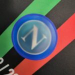 camiseta negra napoli escudo