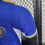 chelsea primera equipacion hombro