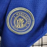 city camiseta y pantalon corto escudo