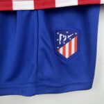 equipacion atletico de madrid pantalon corto escudo
