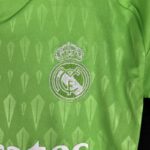 equipacion portero real madrid escudo-2