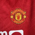 manchester united camiseta 2024 escudo