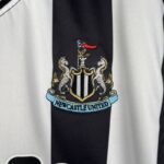 newcastle camiseta 2024 escudo