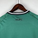newcastle segunda equipacion cuello anterior