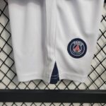 segunda camiseta PSG escudo pantalón corto