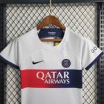 segunda camiseta PSG pecho frontal