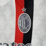 segunda equipacion ac milan escudo