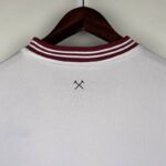 segunda equipación del west ham cuello anterior