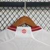 tercera equipacion manchester united cuello anterior