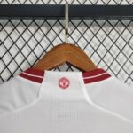 tercera equipacion manchester united cuello anterior