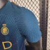 al nassr segunda equipacion hombro