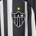camiseta de atletico mineiro escudo