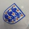 camiseta de inglaterra 2023 escudo