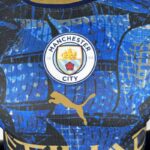 camiseta del manchester city 2024 escudo