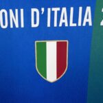 camiseta del napoli 2024 escudo