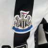 camiseta del newcastle 2024 escudo