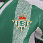 camiseta del real betis 2023 escudo