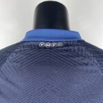 camiseta del tottenham 2024 cuello anterior