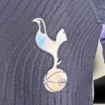 camiseta del tottenham 2024 escudo