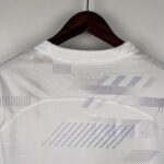 camiseta tottenham cuello anterior